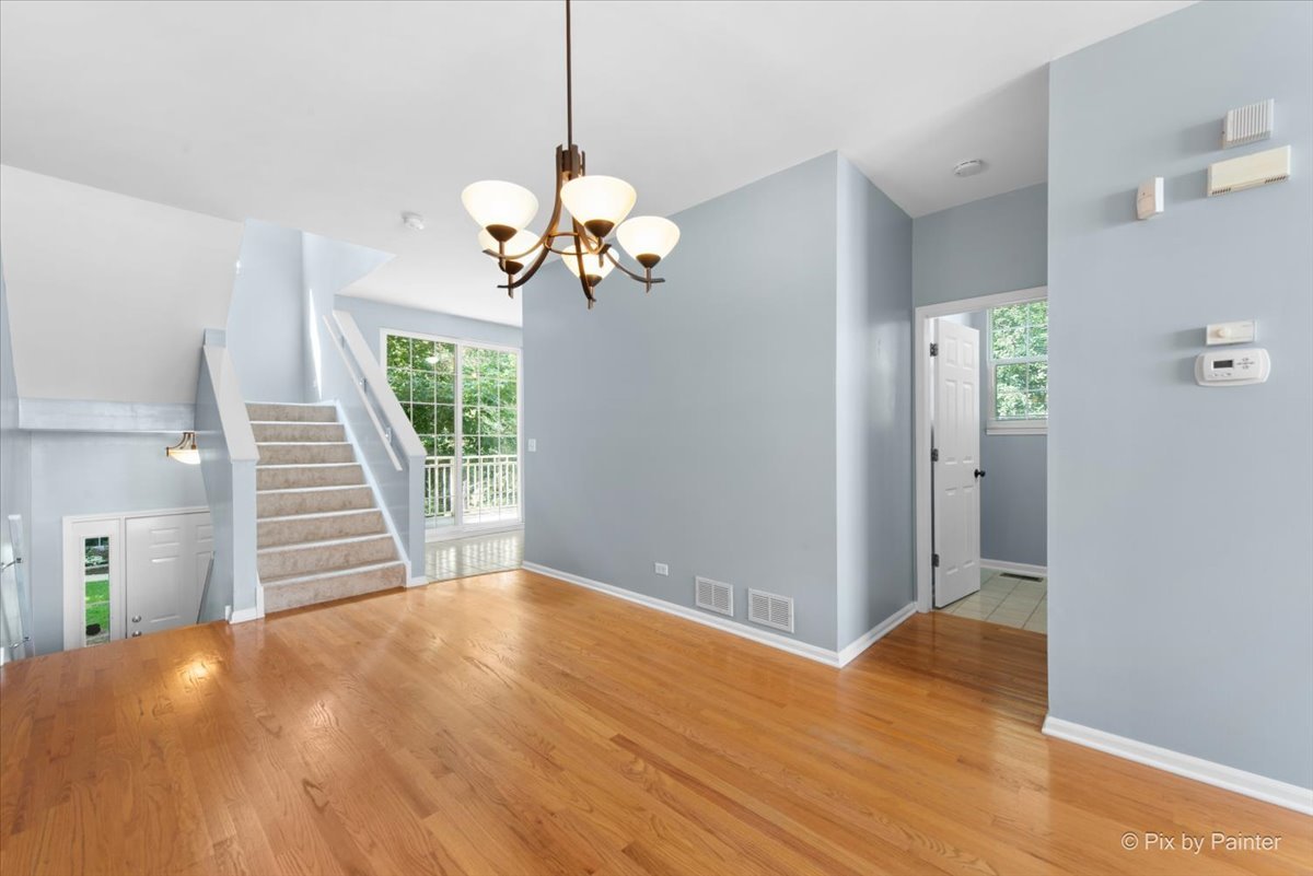 531 Pheasant Trail St. Charles, IL 60174 - Photo 8 of 32