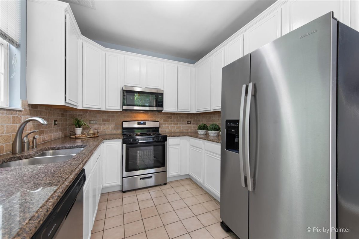 531 Pheasant Trail St. Charles, IL 60174 - Photo 10 of 32