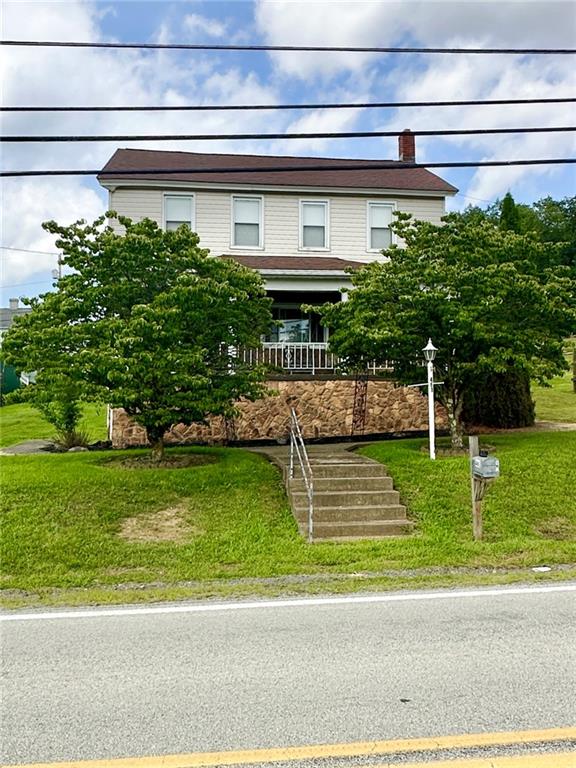a view of a house with a yard