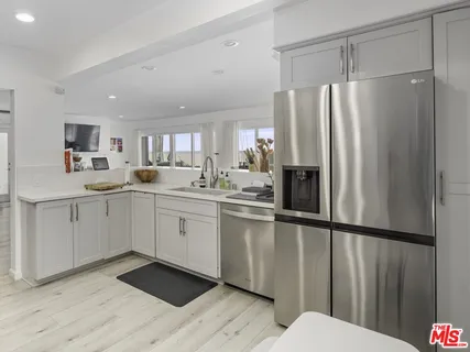 $8,999,999 | 3806 Ocean Front Walk, Marina del Rey, CA 90292