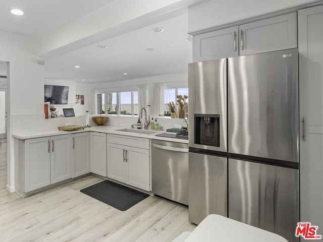 $8,999,999 | 3806 Ocean Front Walk, Marina del Rey, CA 90292