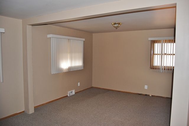 18565 Michael Eastpointe, MI 48021 - Photo 12 of 19 31105032-11.JPG