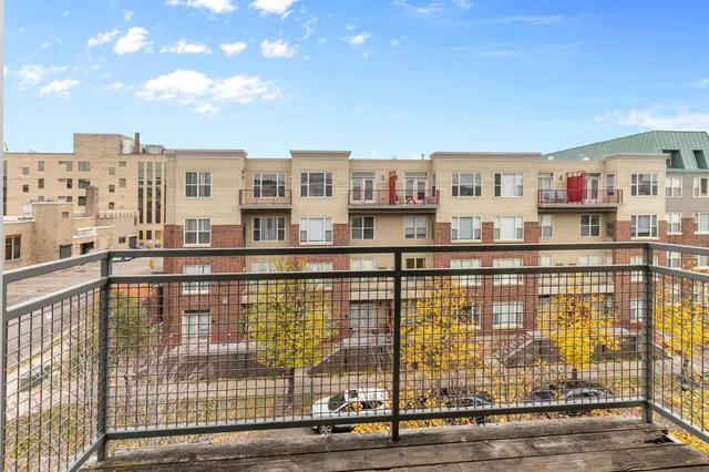 $319,000 | 2566 Ellis Avenue, Unit 405, St. Paul, MN 55114