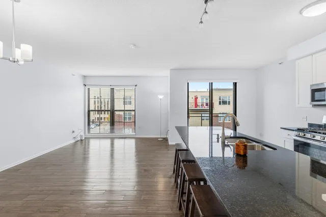 $319,000 | 2566 Ellis Avenue, Unit 405, St. Paul, MN 55114