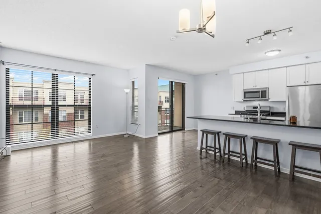 $319,000 | 2566 Ellis Avenue, Unit 405, St. Paul, MN 55114