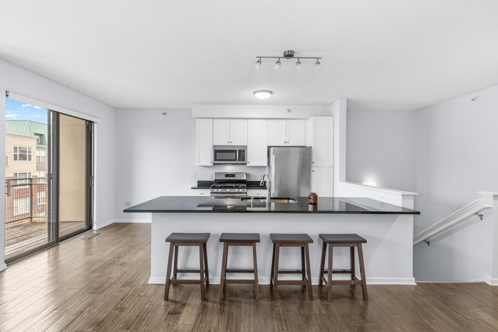 2566 Ellis Avenue, Unit 405 St. Paul, MN 55114 - Photo 9 of 19