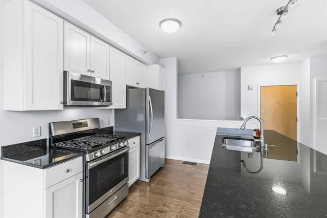 $319,000 | 2566 Ellis Avenue, Unit 405, St. Paul, MN 55114