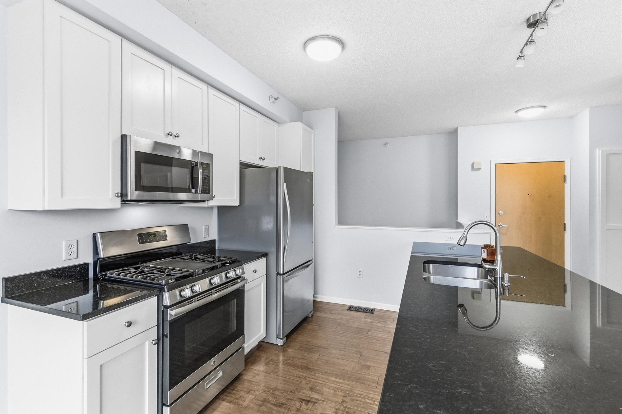 2566 Ellis Avenue, Unit 405 St. Paul, MN 55114 - Photo 10 of 19