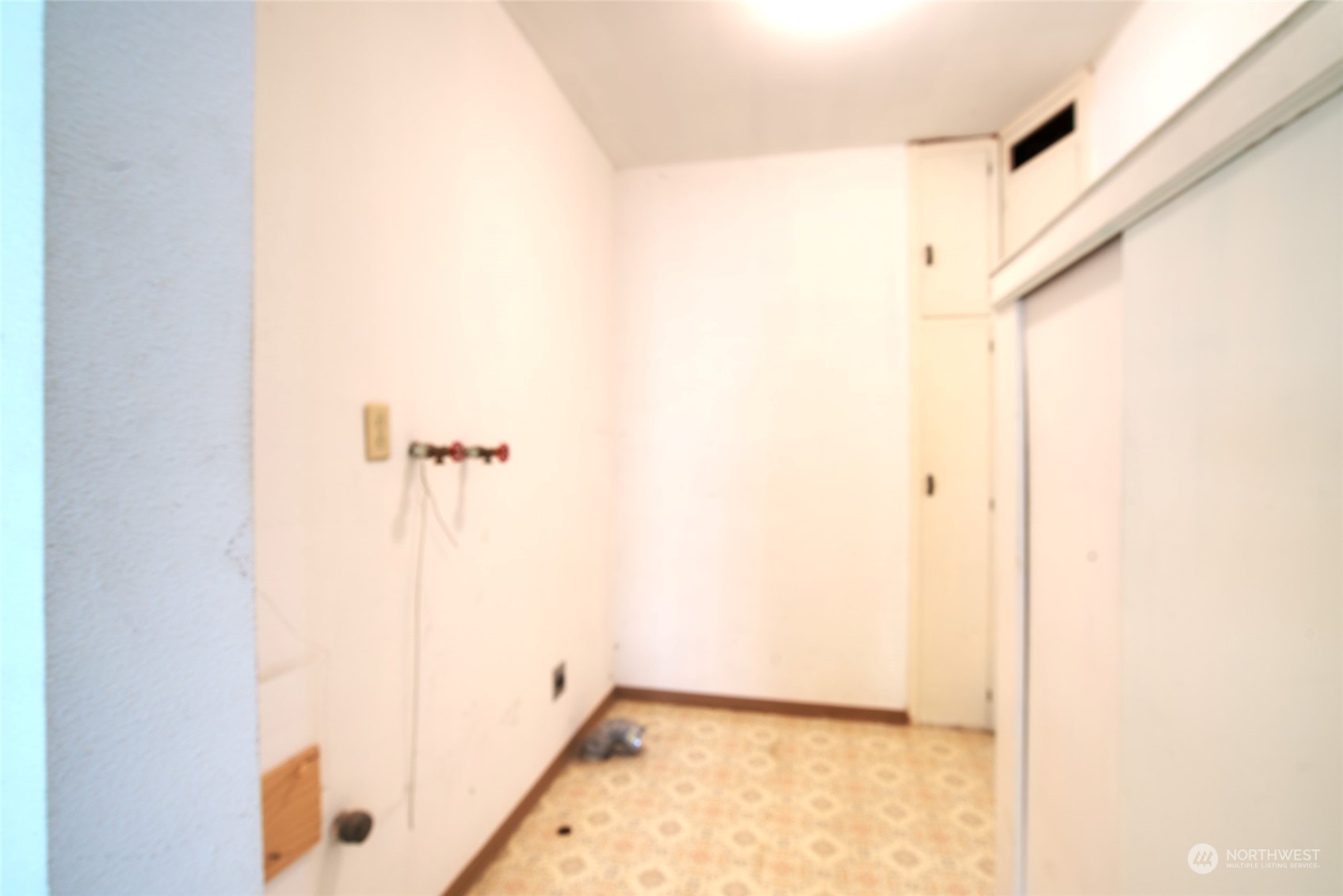 627 North Oakes Street Tacoma, WA 98406 - Photo 17 of 37 a view of bathroom