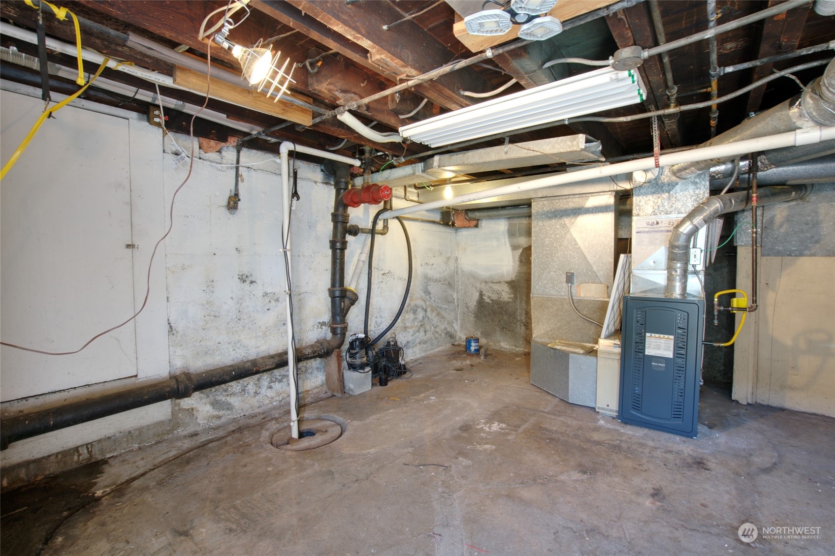 627 North Oakes Street Tacoma, WA 98406 - Photo 25 of 37 a view of a room with gym equipment