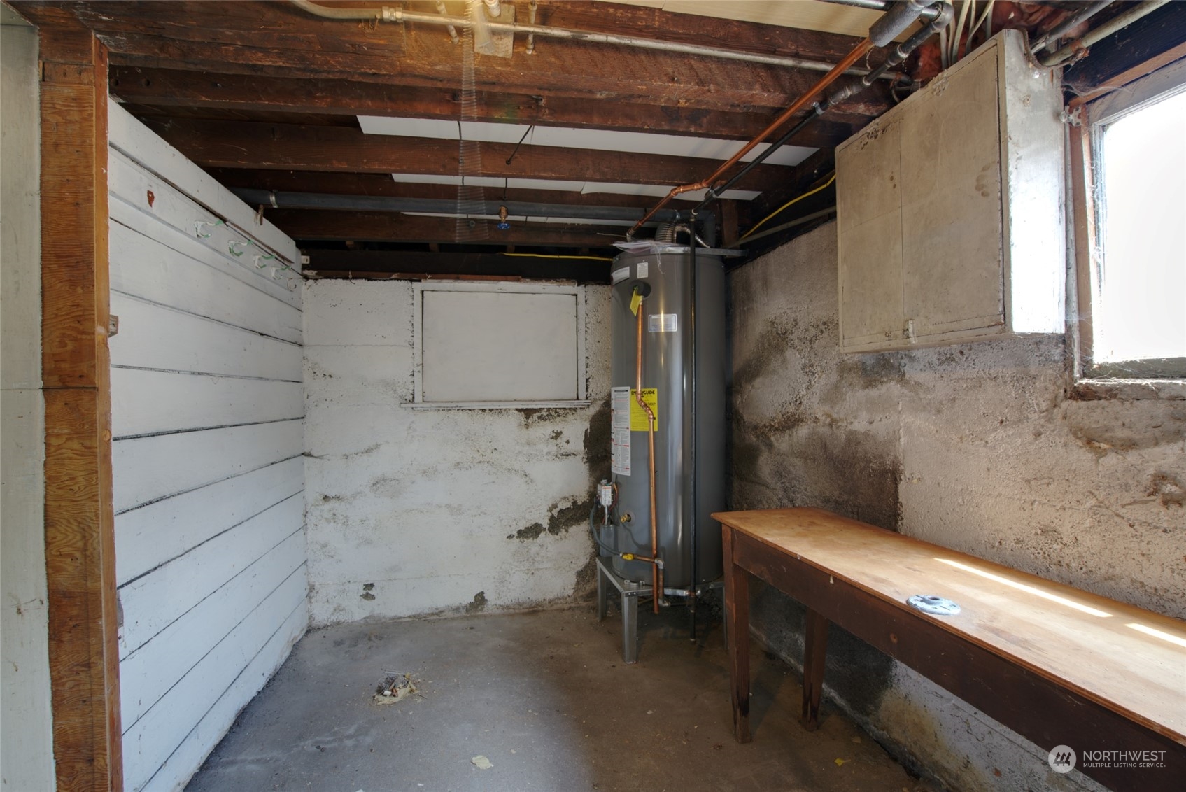 627 North Oakes Street Tacoma, WA 98406 - Photo 27 of 37 a bathroom with a bathtub and shower