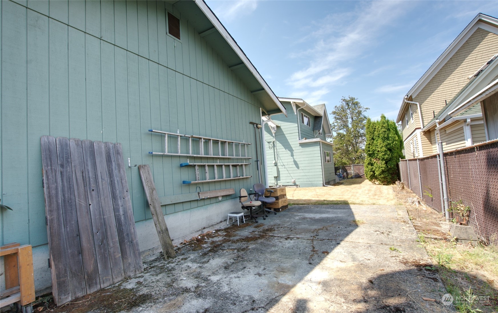 627 North Oakes Street Tacoma, WA 98406 - Photo 28 of 37 a view of backyard with wooden fence and large windows