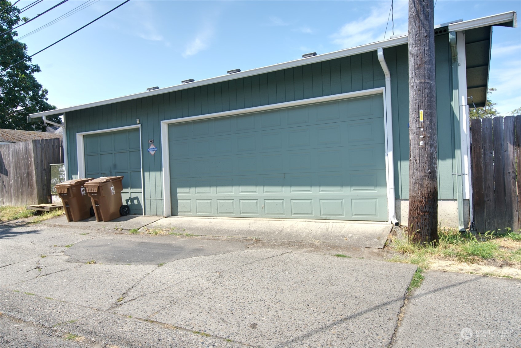 627 North Oakes Street Tacoma, WA 98406 - Photo 29 of 37 a front view of a house with a yard and garage
