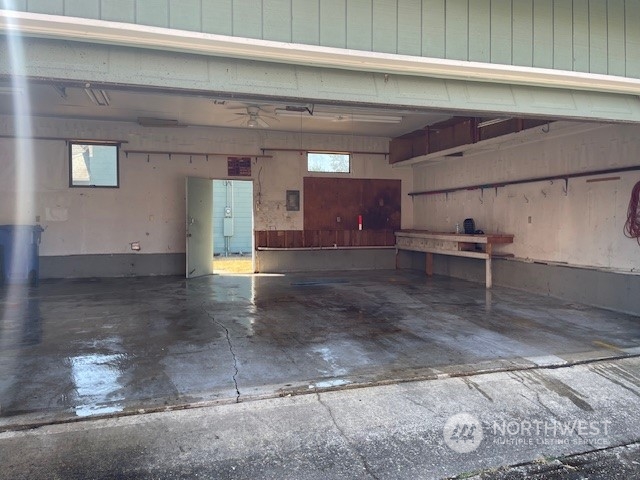 627 North Oakes Street Tacoma, WA 98406 - Photo 33 of 37 a view of a hallway
