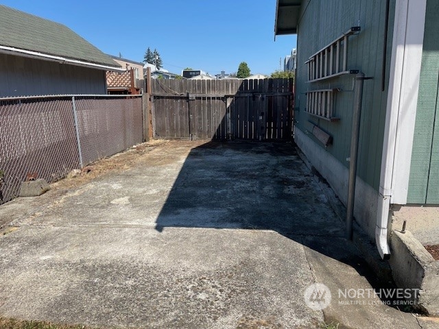 627 North Oakes Street Tacoma, WA 98406 - Photo 35 of 37