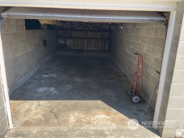 627 North Oakes Street Tacoma, WA 98406 - Photo 36 of 37 a bathroom with a shower