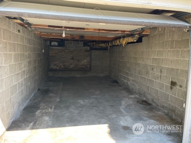 627 North Oakes Street Tacoma, WA 98406 - Photo 37 of 37 a bathroom with a shower