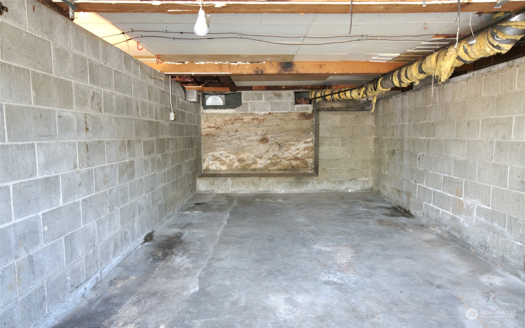 627 North Oakes Street Tacoma, WA 98406 - Photo 4 of 37 a view of a shower