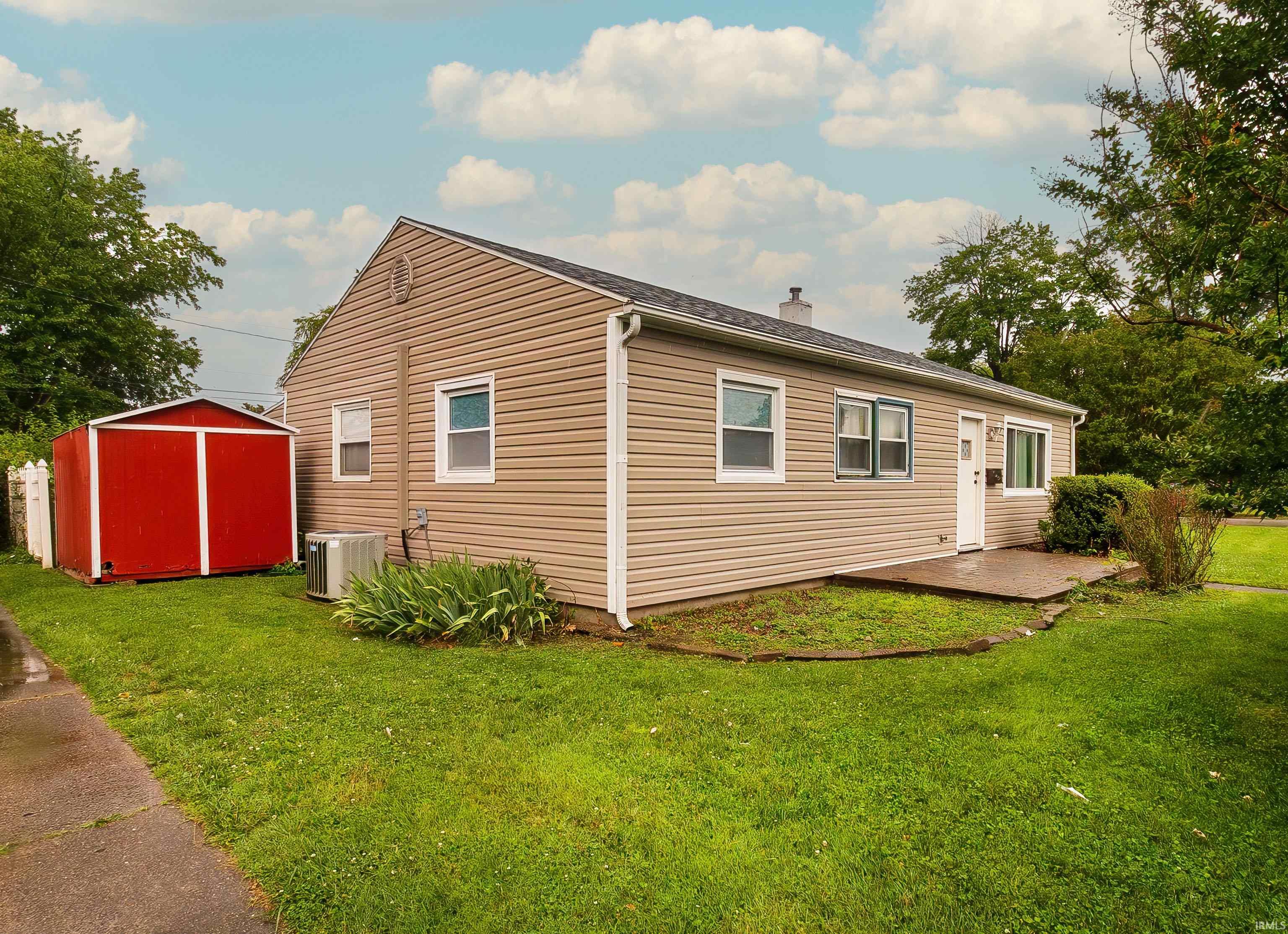 601 West Mill Road Evansville, IN 47710 - Photo 3 of 28
