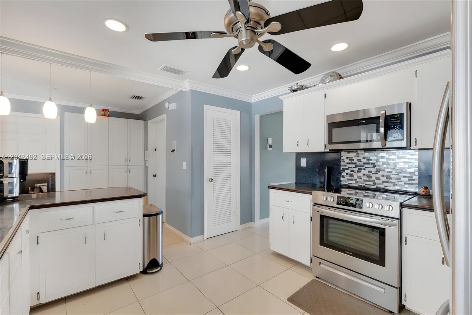 2480 Northeast 46th Street Lighthouse Point, FL 33064 - Photo 12 of 41