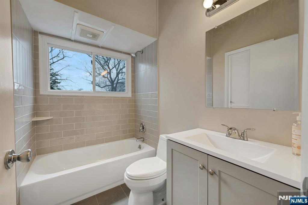 49 Pine Grove Road Berkeley Heights, NJ 07922 - Photo 4 of 29