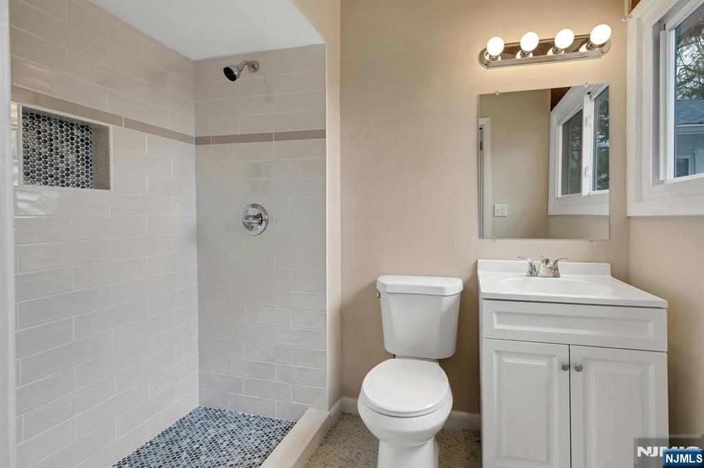 49 Pine Grove Road Berkeley Heights, NJ 07922 - Photo 5 of 29