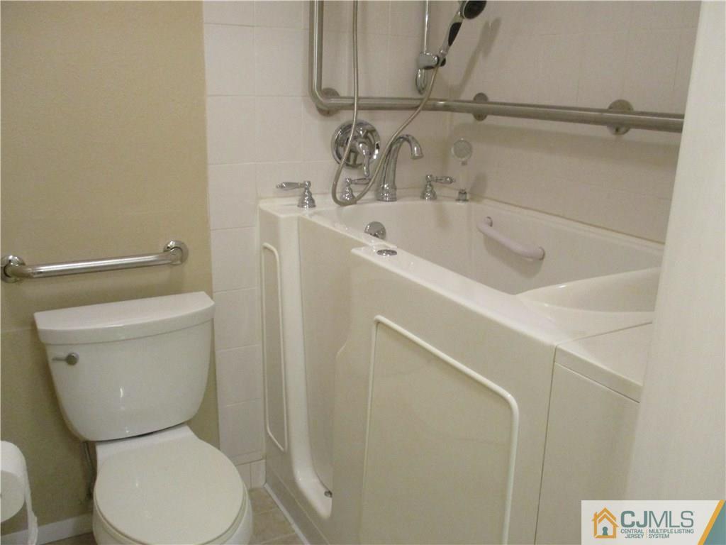 784 A Pompton Road Monroe Township, NJ 08831 - Photo 7 of 13 Gallery Image 7