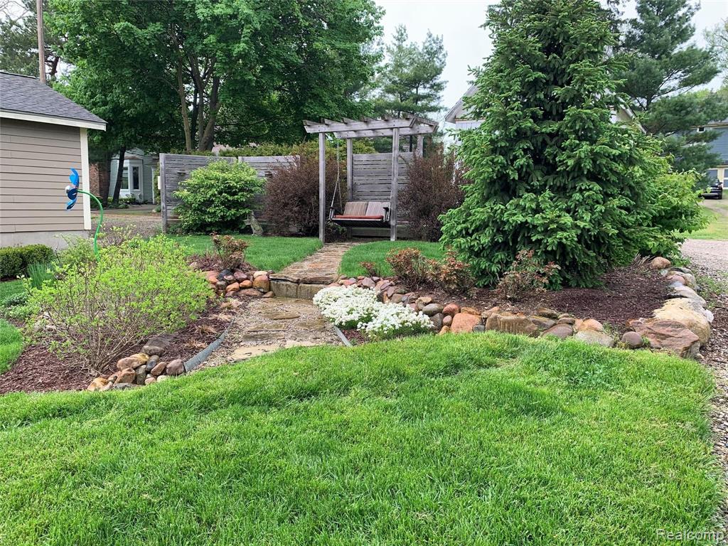 971 Runyon Road Rochester Hills, MI 48306 - Photo 35 of 41 Gallery Image 35