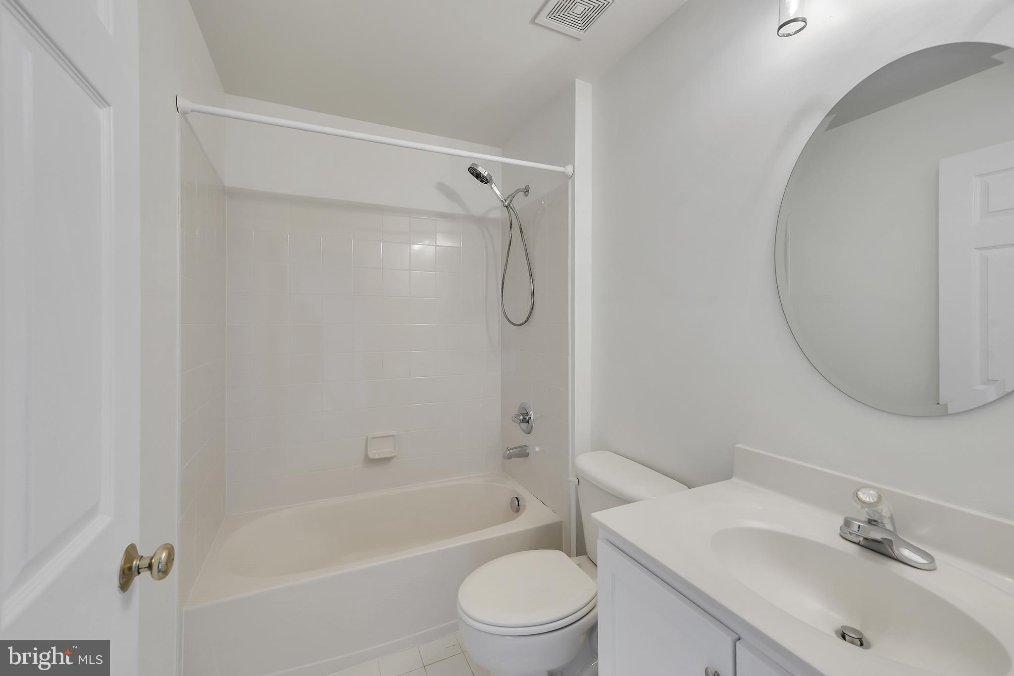 42704 Sandman Terrace South Riding, VA 20152 - Photo 30 of 47 Full bathroom