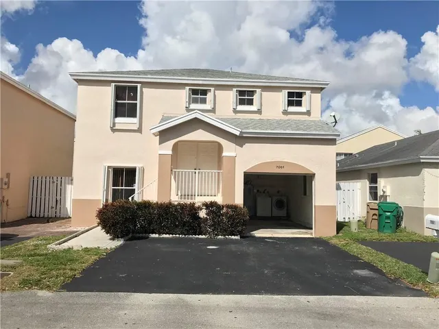 $3,250 | 7061 Southwest 41st Place, Davie, FL 33314