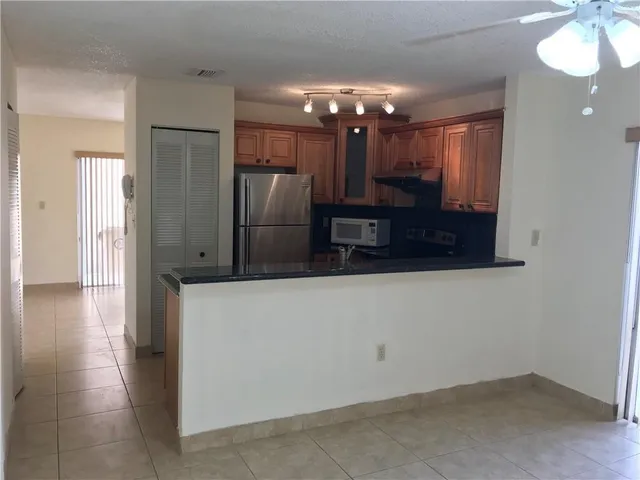 $3,250 | 7061 Southwest 41st Place, Davie, FL 33314