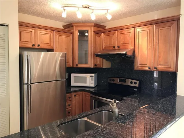 $3,250 | 7061 Southwest 41st Place, Davie, FL 33314