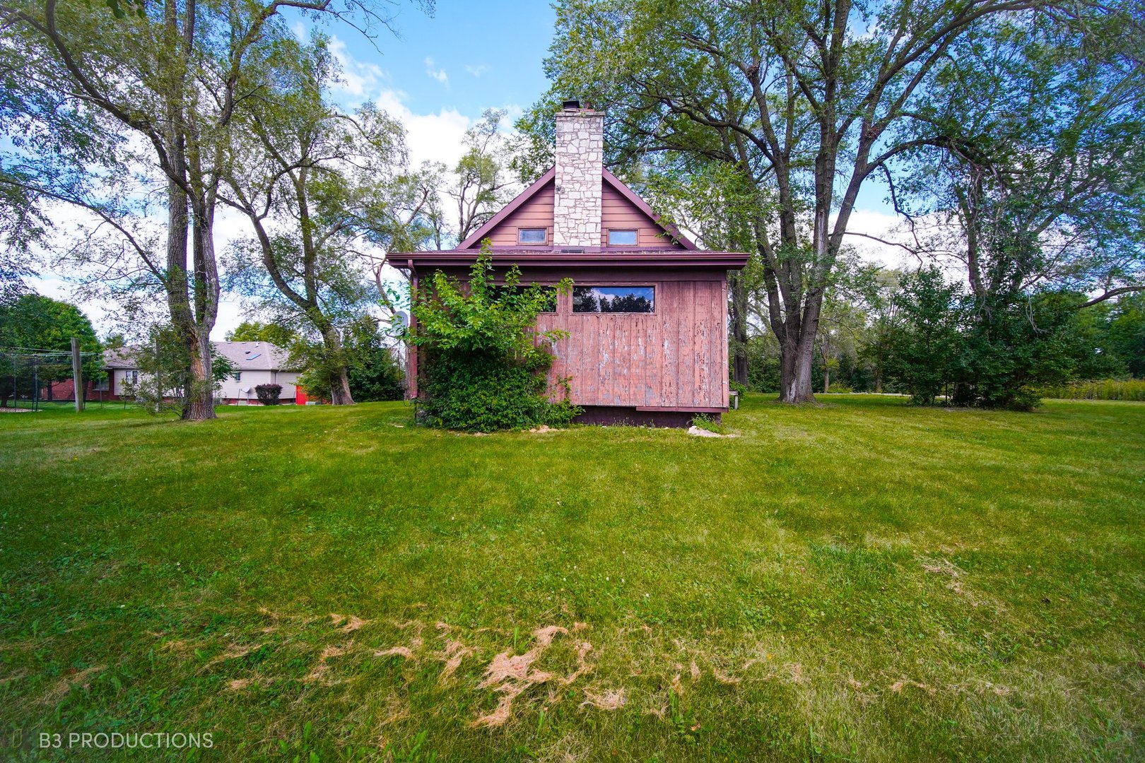 10508 West La Porte Road Mokena, IL 60448 - Photo 10 of 13 a front view of a house with garden