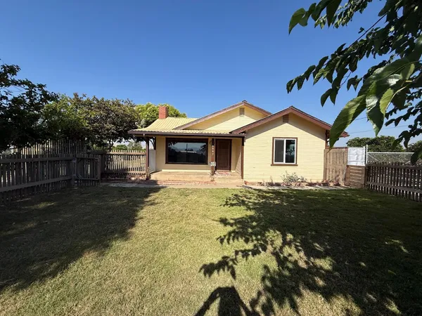 $2,200 | 8897 Jacobs Avenue, Orange Cove, CA 93646