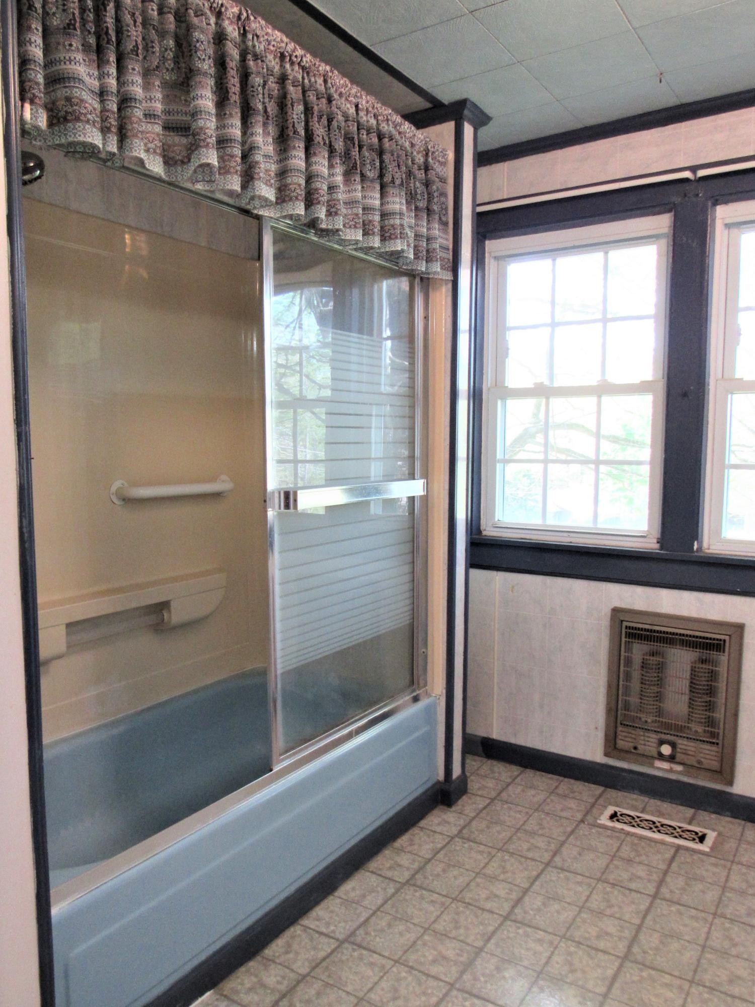 119 Andy Cooper Road Lancing, TN 37770 - Photo 7 of 35 a bathroom with a shower