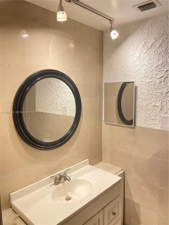 $2,950 | 2525 Jackson Street, Hollywood, FL 33020