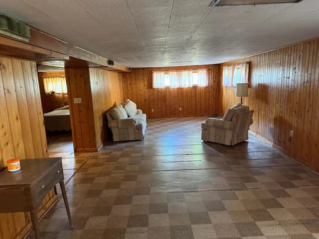 $249,995 | 9 Orchard Drive, Charleston, IL 61920