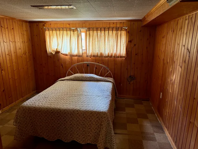 $249,995 | 9 Orchard Drive, Charleston, IL 61920