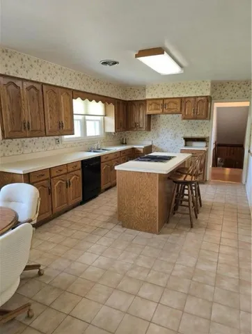 $249,995 | 9 Orchard Drive, Charleston, IL 61920