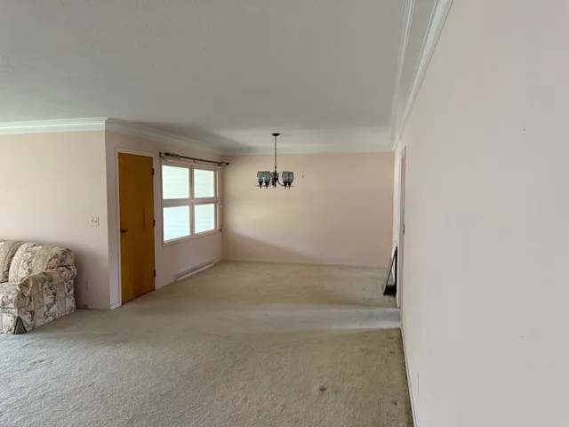 $249,995 | 9 Orchard Drive, Charleston, IL 61920