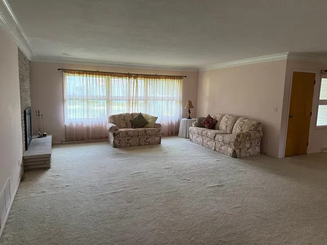 $249,995 | 9 Orchard Drive, Charleston, IL 61920