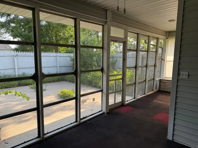 $249,995 | 9 Orchard Drive, Charleston, IL 61920