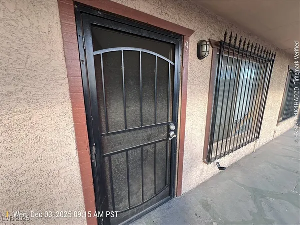 $950 | 555 South Royal Crest Circle, Unit 9, Las Vegas, NV 89169