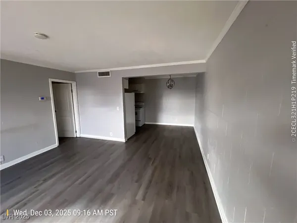 $950 | 555 South Royal Crest Circle, Unit 9, Las Vegas, NV 89169