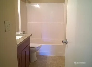 5215 38th Avenue Southwest, Unit 2 Seattle, WA 98126 - Photo 11 of 12