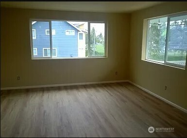 5215 38th Avenue Southwest, Unit 2 Seattle, WA 98126 - Photo 3 of 12