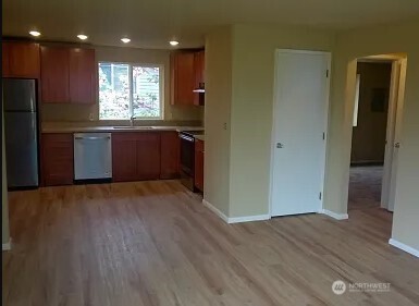 5215 38th Avenue Southwest, Unit 2 Seattle, WA 98126 - Photo 5 of 12