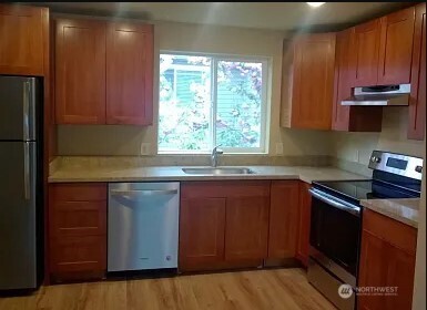 5215 38th Avenue Southwest, Unit 2 Seattle, WA 98126 - Photo 6 of 12