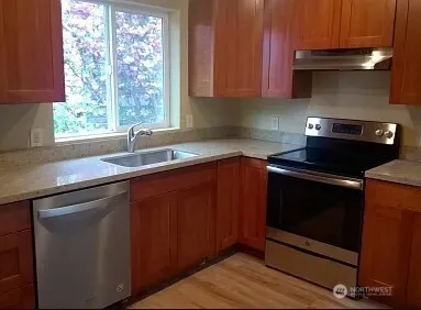 $2,000 | 5215 38th Avenue Southwest, Unit 2, Seattle, WA 98126