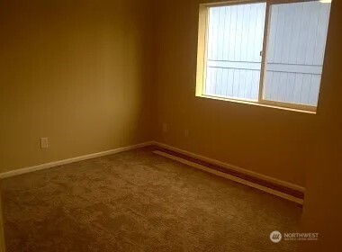 5215 38th Avenue Southwest, Unit 2 Seattle, WA 98126 - Photo 10 of 12